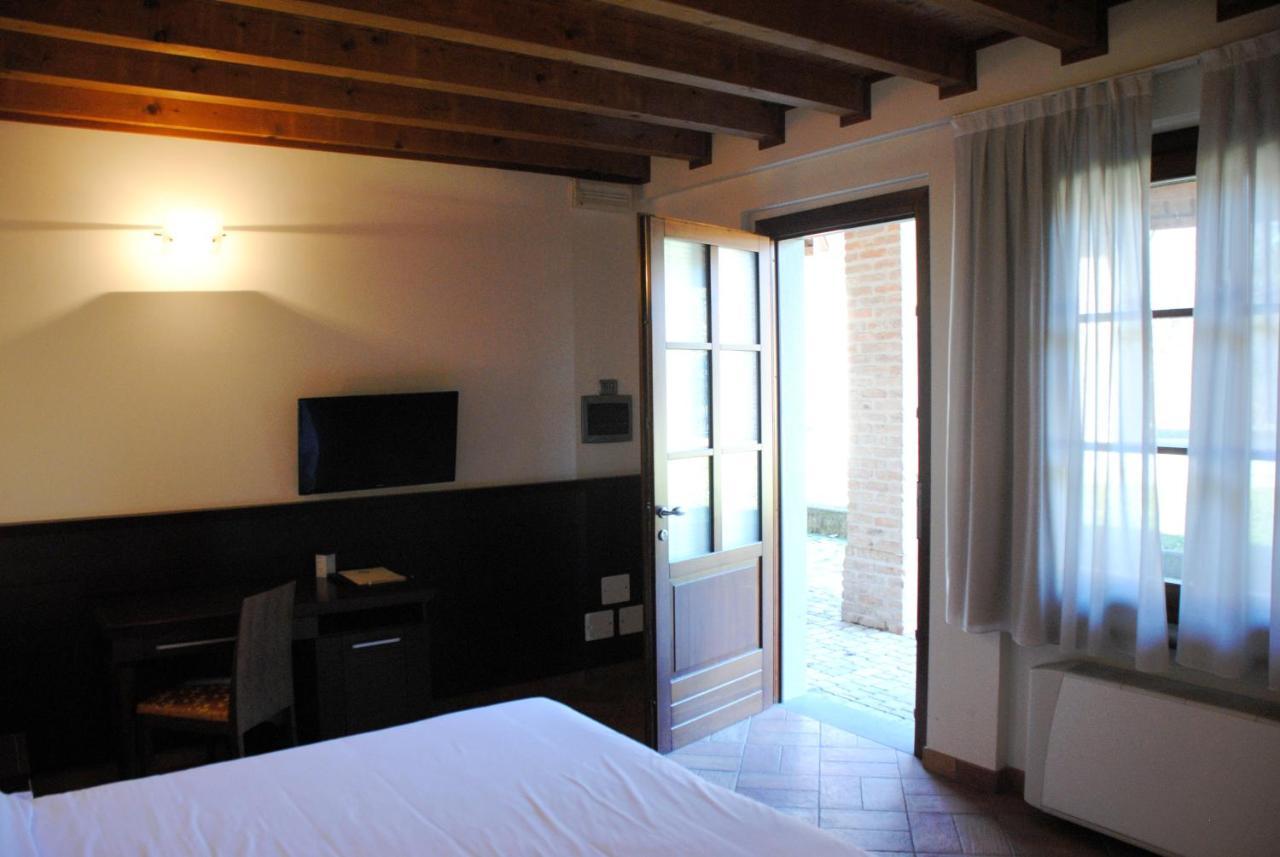 Country Hotel Castelbarco Vaprio d'Adda Ngoại thất bức ảnh