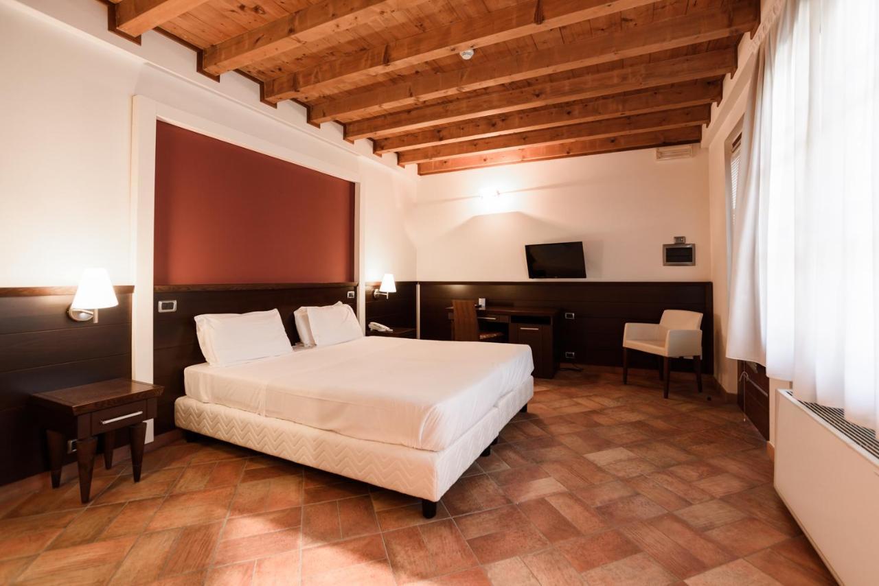Country Hotel Castelbarco Vaprio d'Adda Ngoại thất bức ảnh